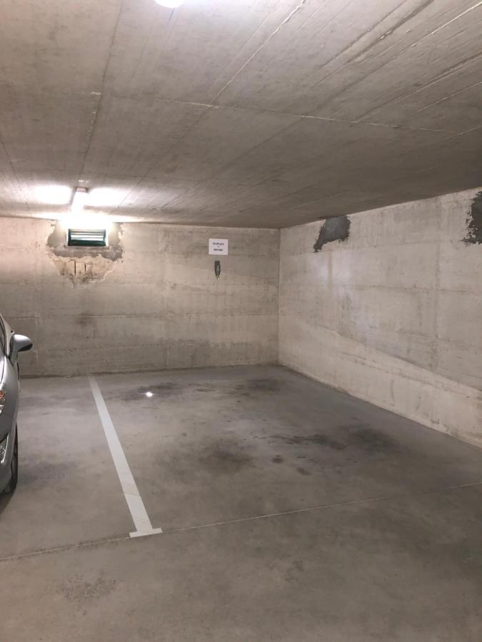 ロヴィニDuplex + Garageアパートメント エクステリア 写真